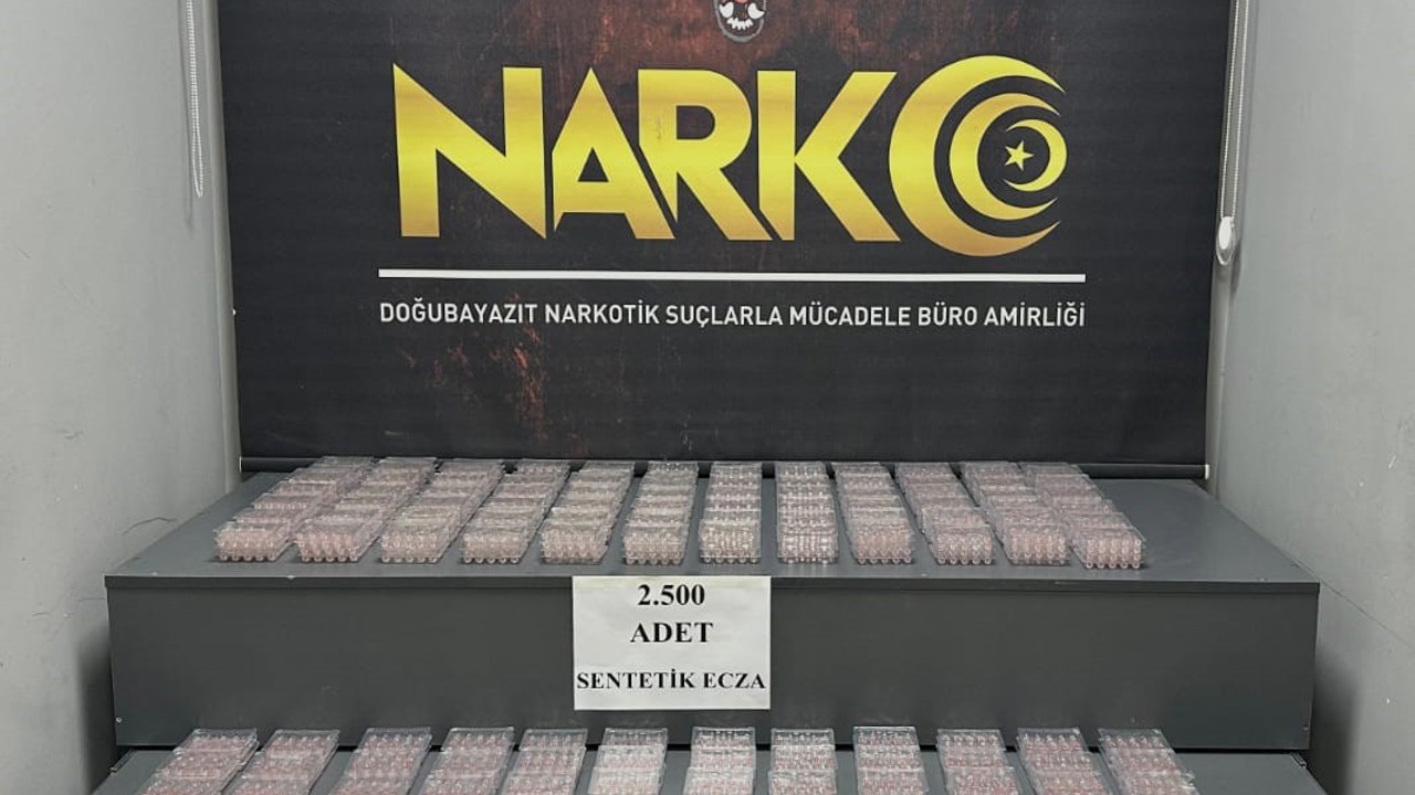 Ağrı’da tırda yüklü miktarda sentetik ecza yakalandı
