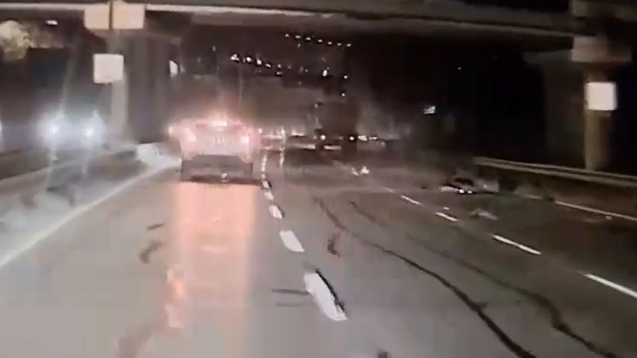 Alkollü kamyon sürücünün kuryenin ölümüne neden olduğu o anlar kamerada
