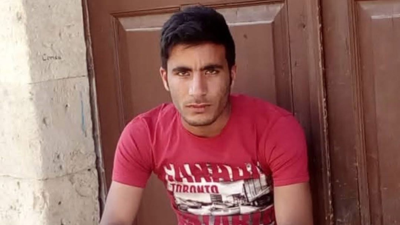 Ağabeyi geri manevra yaparken kamyonun altında kalan genç hayatını kaybetti
