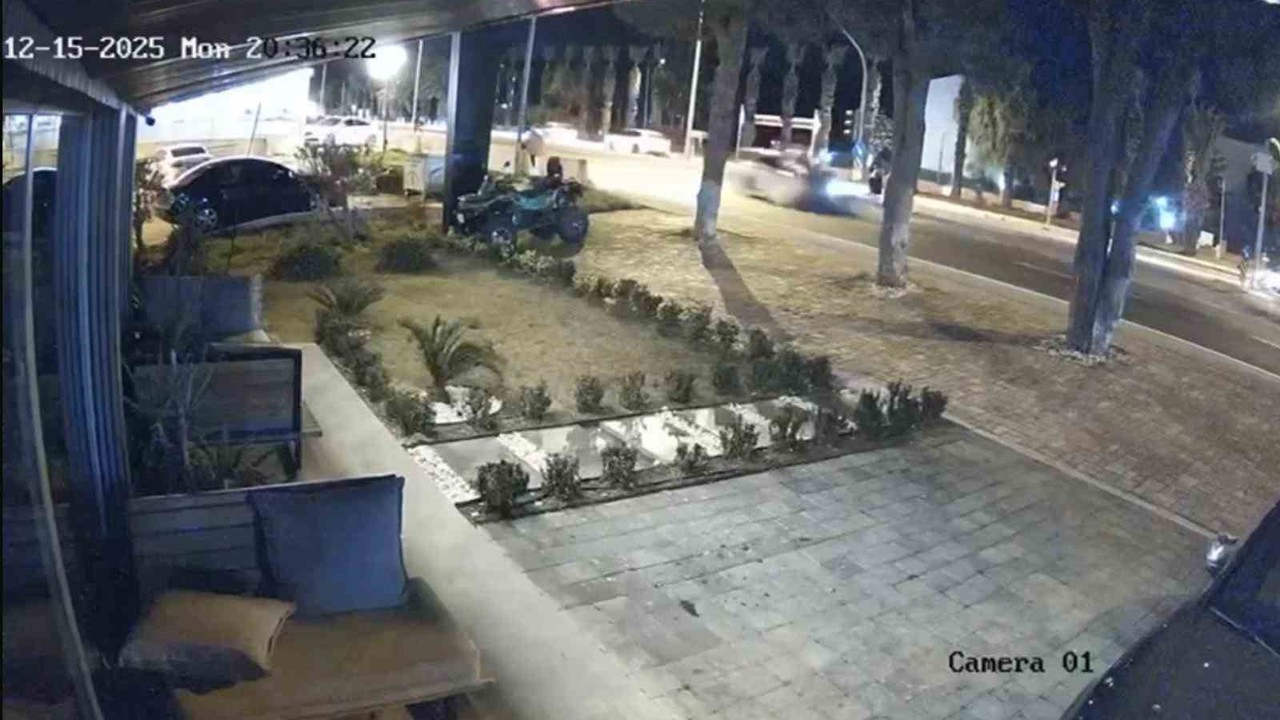 Otomobilin çarpması ile metrelerce yükseğe savrulan motosiklet sürücüsü hayatını kaybetti
