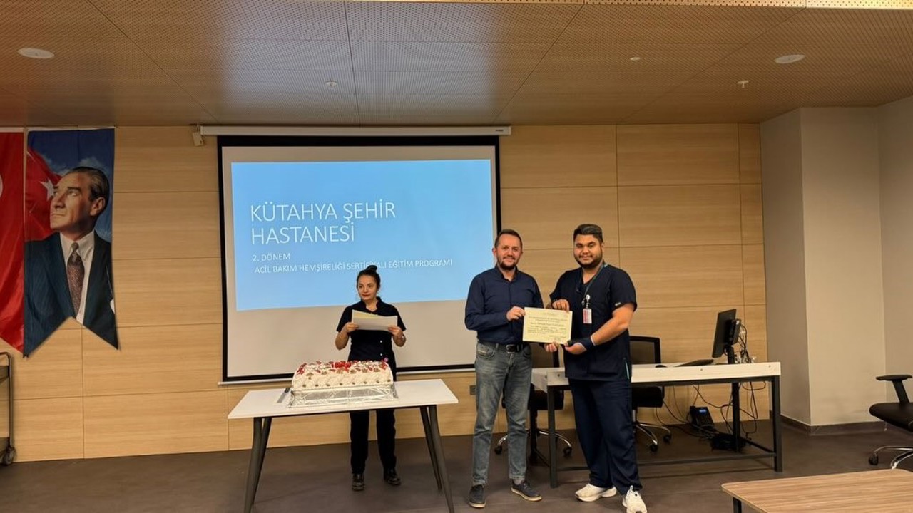 Kütahya Şehir Hastanesi’nde ’Acil Bakım Hemşireliği Eğitimi’ tamamlandı
