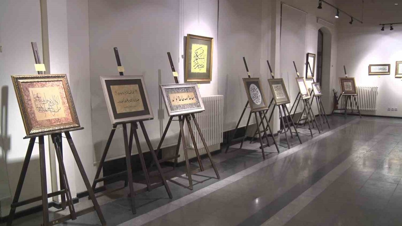 Ailenin önemi, hat sanatının zarafetiyle yorumlandı
