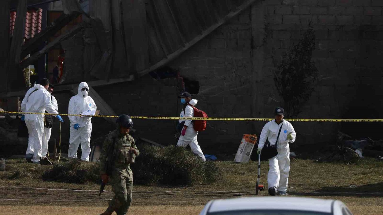 Meksika’da küçük uçak düştü: 7 ölü
