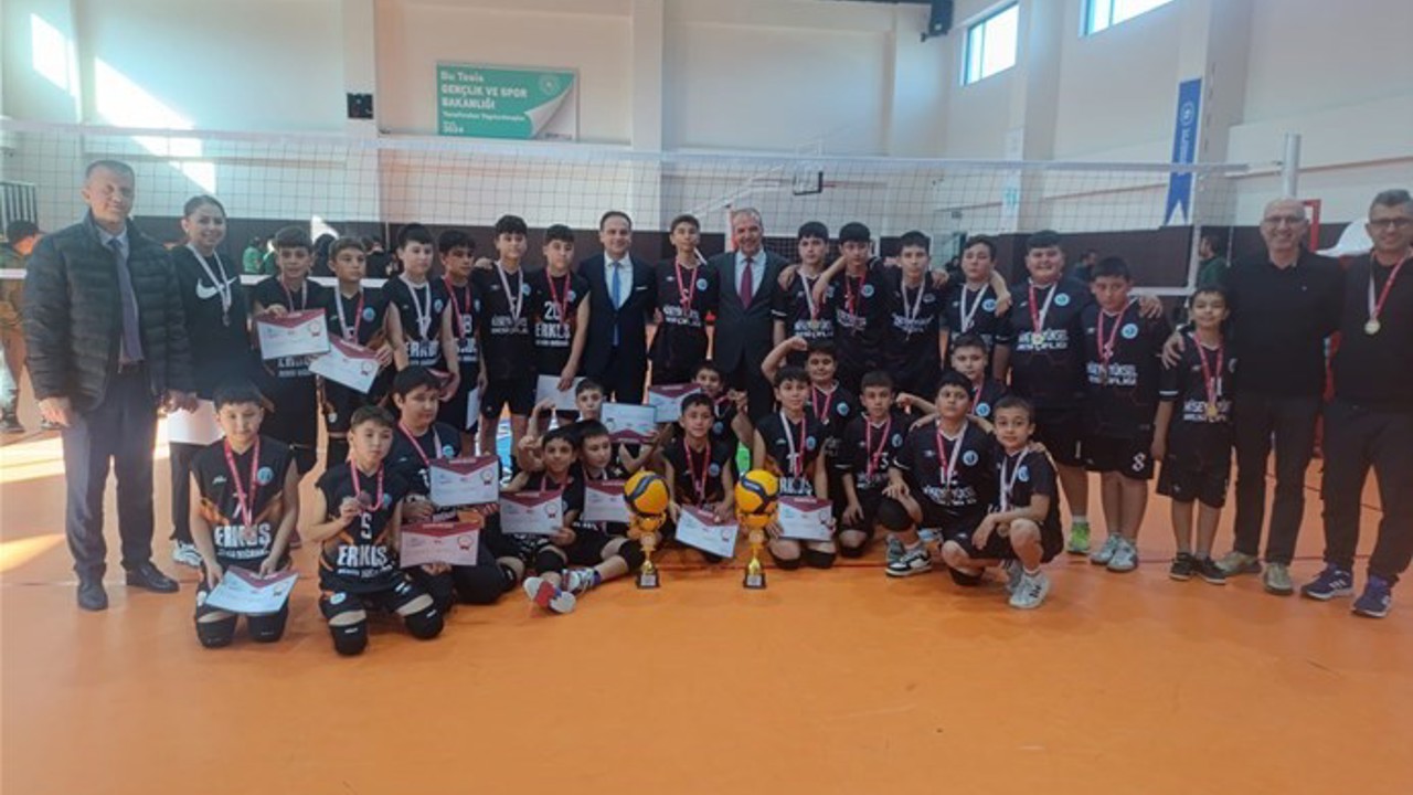Karpuzlu’da Yıldız Erkekler Voleybol Müsabakaları tamamlandı
