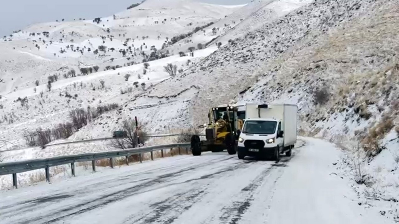 Muş’ta mahsur kalan 20 araç kurtarıldı
