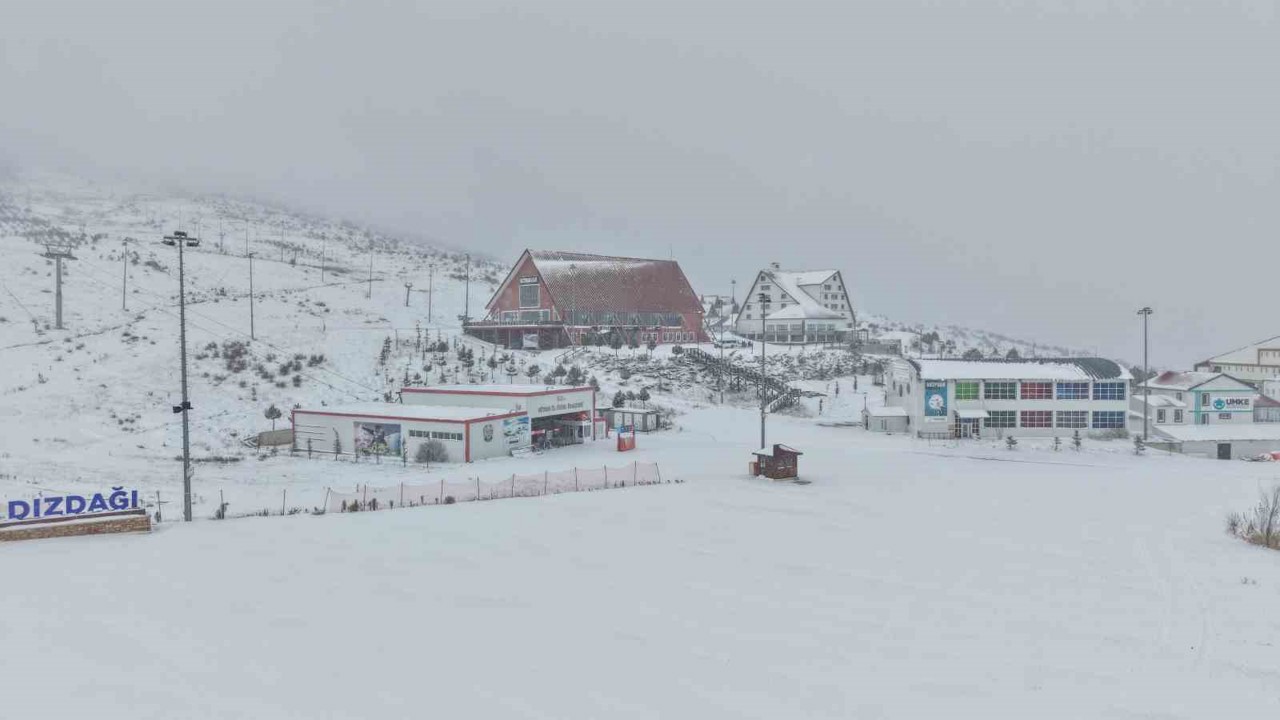 Türkiye’nin en ekonomik kayak tesisi beyaza büründü
