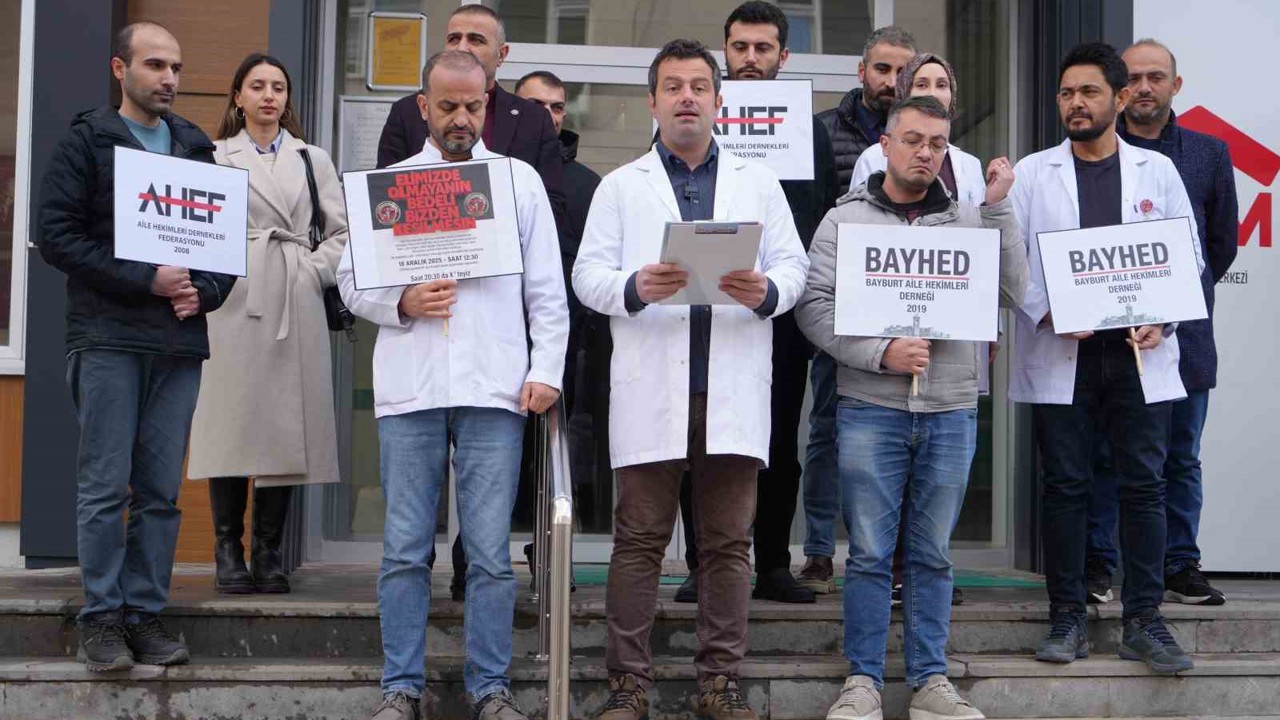 Bayburt’ta aile hekimlerinden ücret kesintilerine ve iş yüküne tepki
