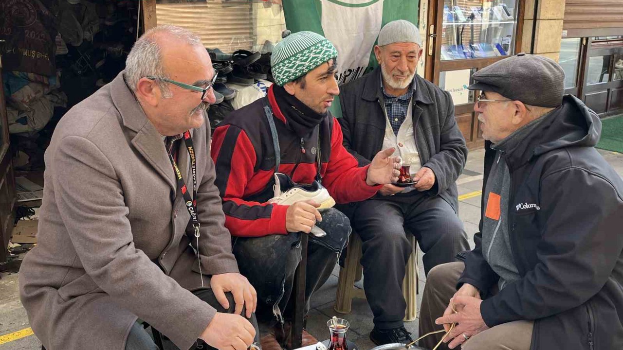 Kunduracı ile Avustralyalı turistin yöresel ’annouv’ imtihanı
