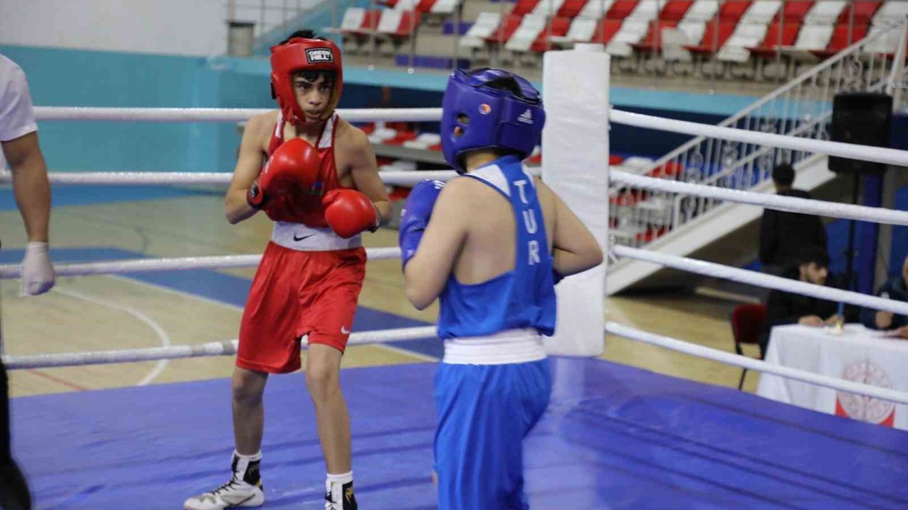 Ağrı’da Türkiye-İran-Nahçıvan Boks Dostluk Turnuvası nefes kesti
