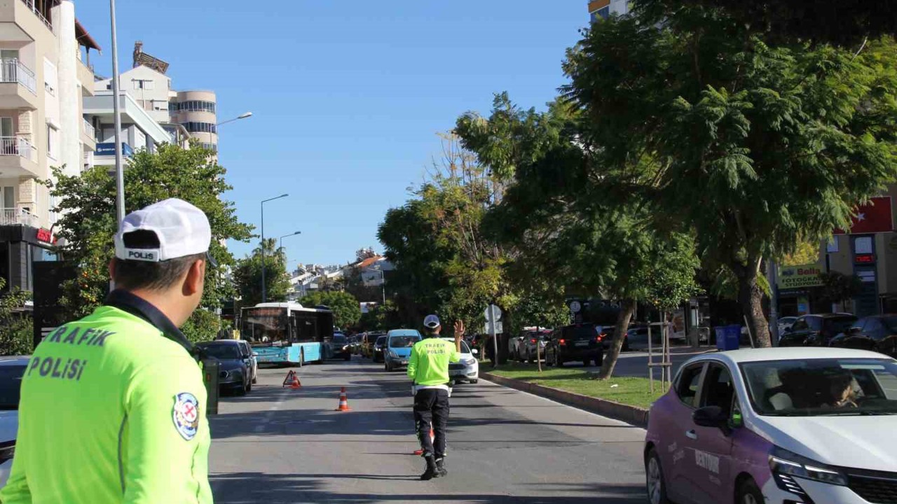 Antalya’da son 1 haftada 11 bin 553 araç ve sürücüne ceza kesildi
