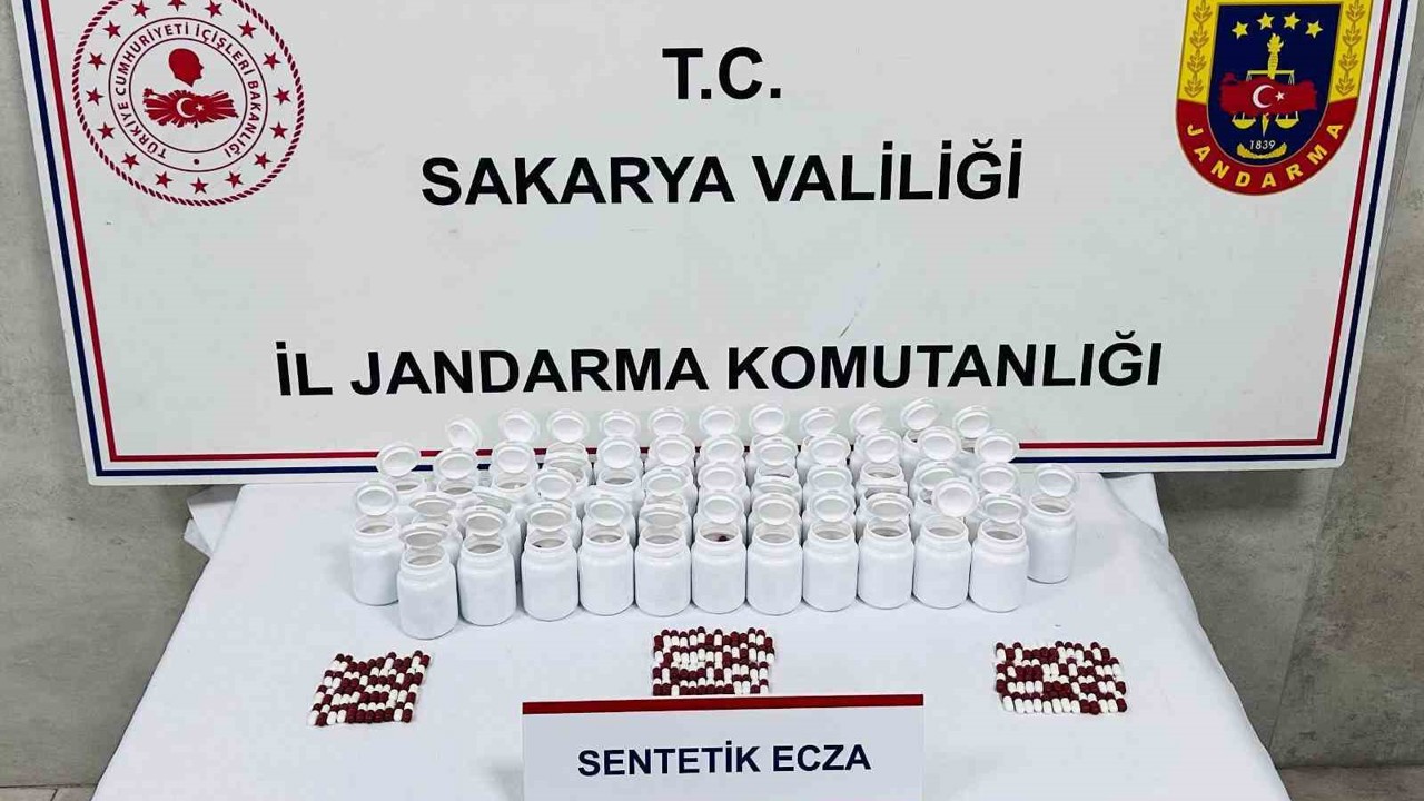 Uyuşturucu ve uyarıcı madde satacağı tespit edilen şüpheliyi jandarma yakaladı

