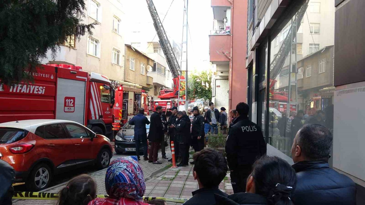 Tuzla’da çatı yangını korkuttu
