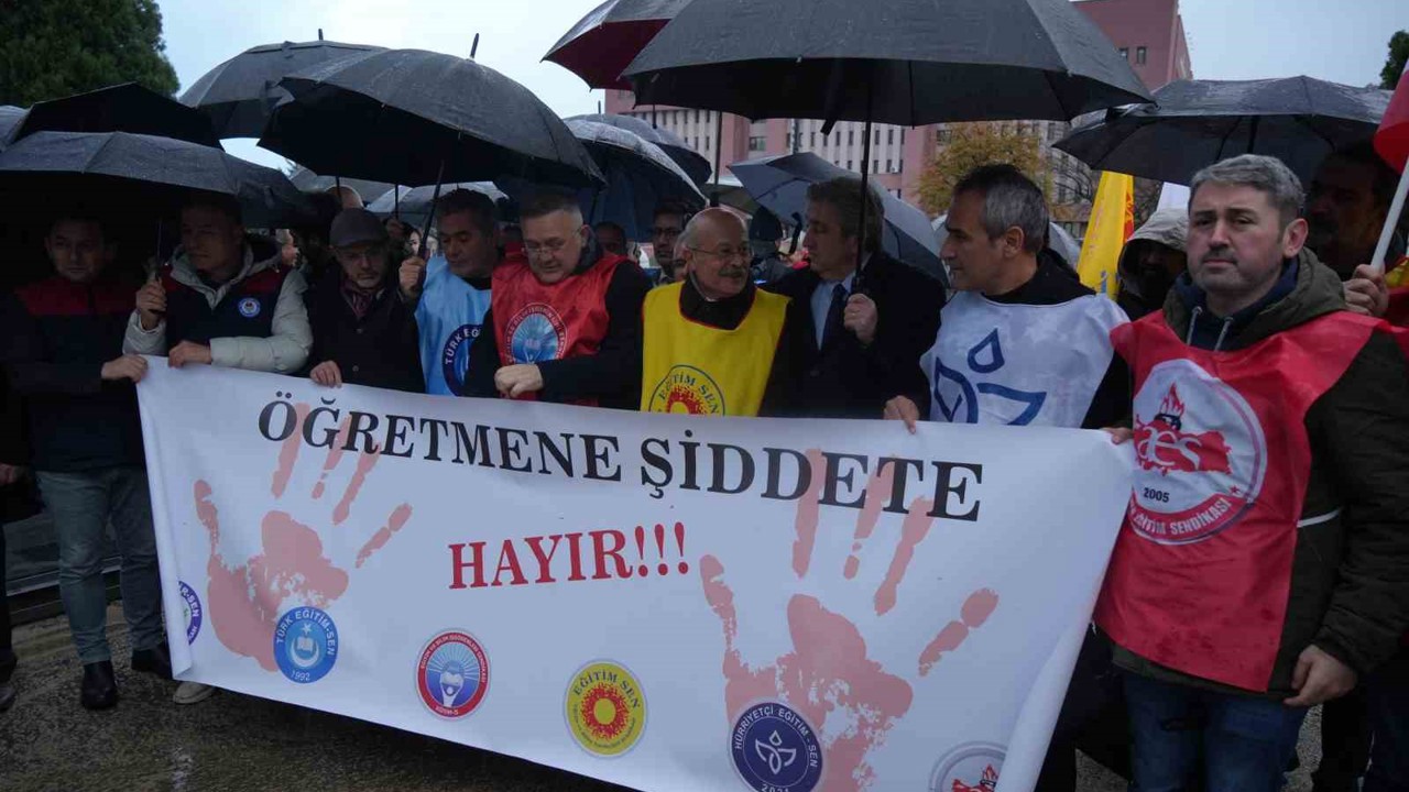 Öğrencilerden öğretmene şiddete sendikalardan tepki
