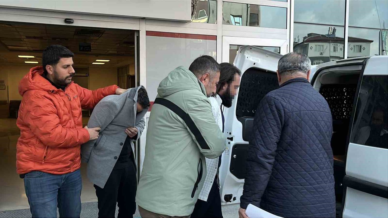Dükkan sahibini bıçaklayan kiracı ve arkadaşı adliyeye sevk edildi
