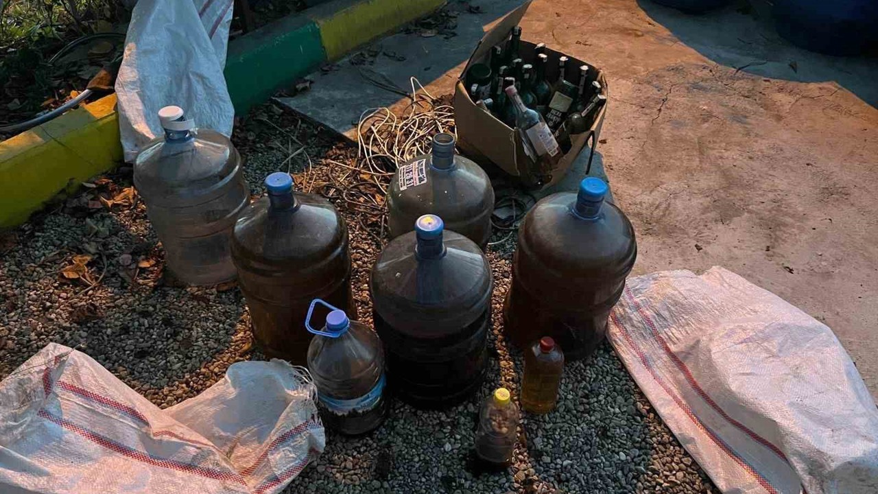 Yeni yıl öncesi 6 ton sahte alkol ele geçirildi

