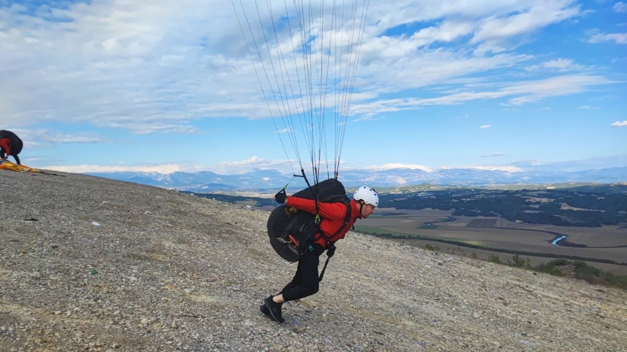 Engelini aştı yamaç paraşütüne başladı
