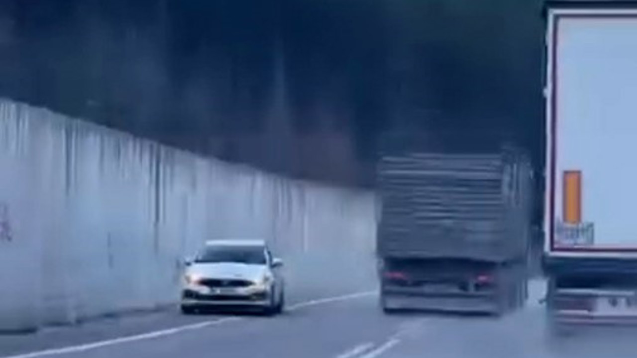 Kamyonun sollama manevrası kazaya neden oluyordu: O anlar kamerada
