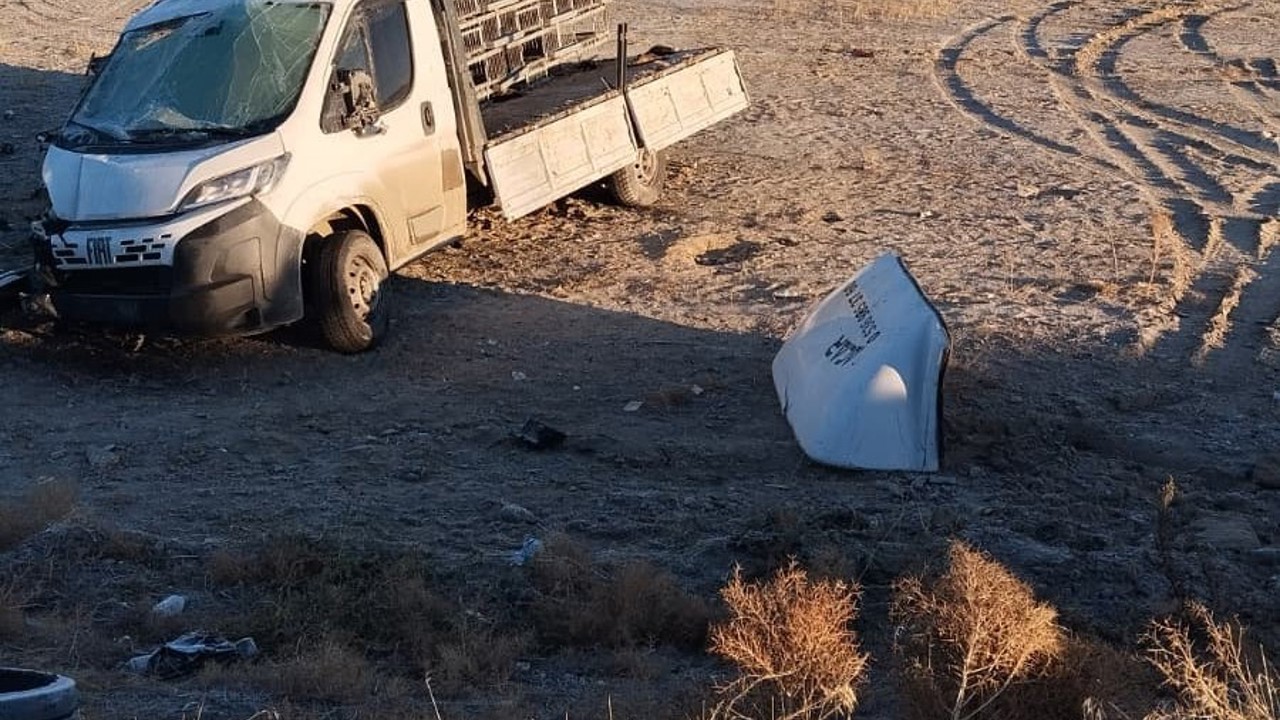 Karapınar’da şarampole devrilen kamyonet sürücüsü yaralandı
