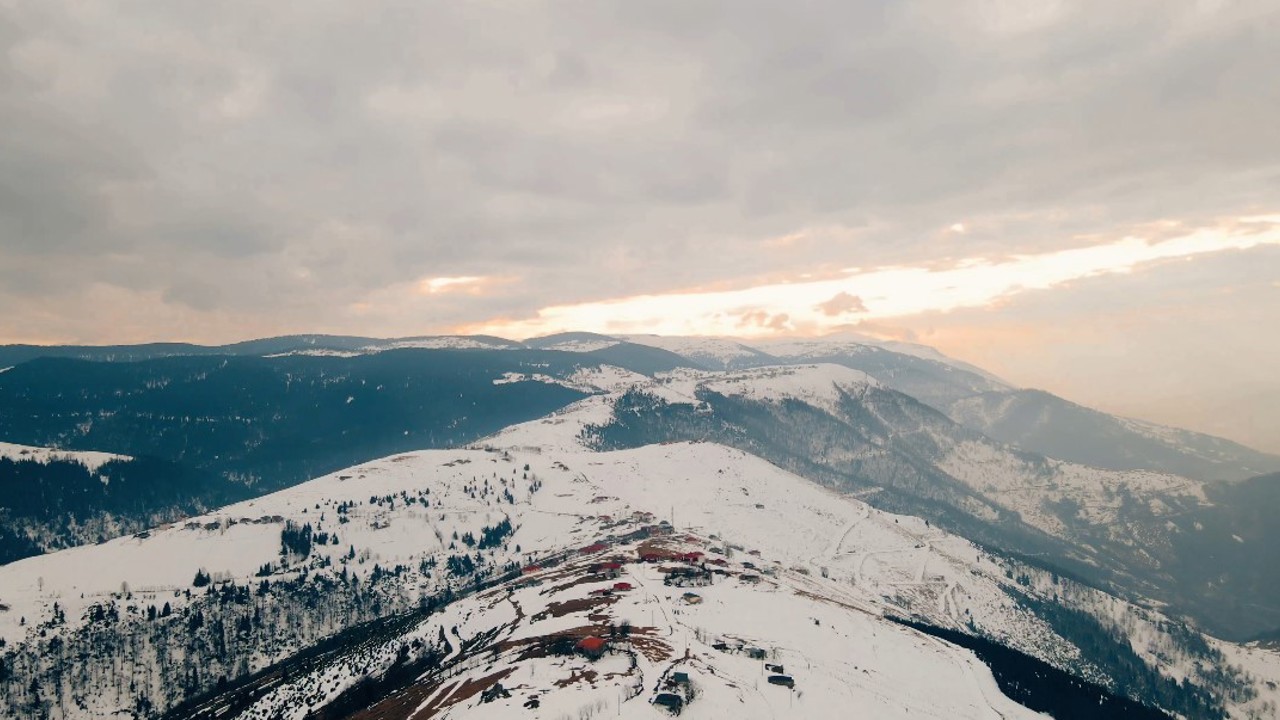 Trabzon’un yaylalarından kar manzaraları
