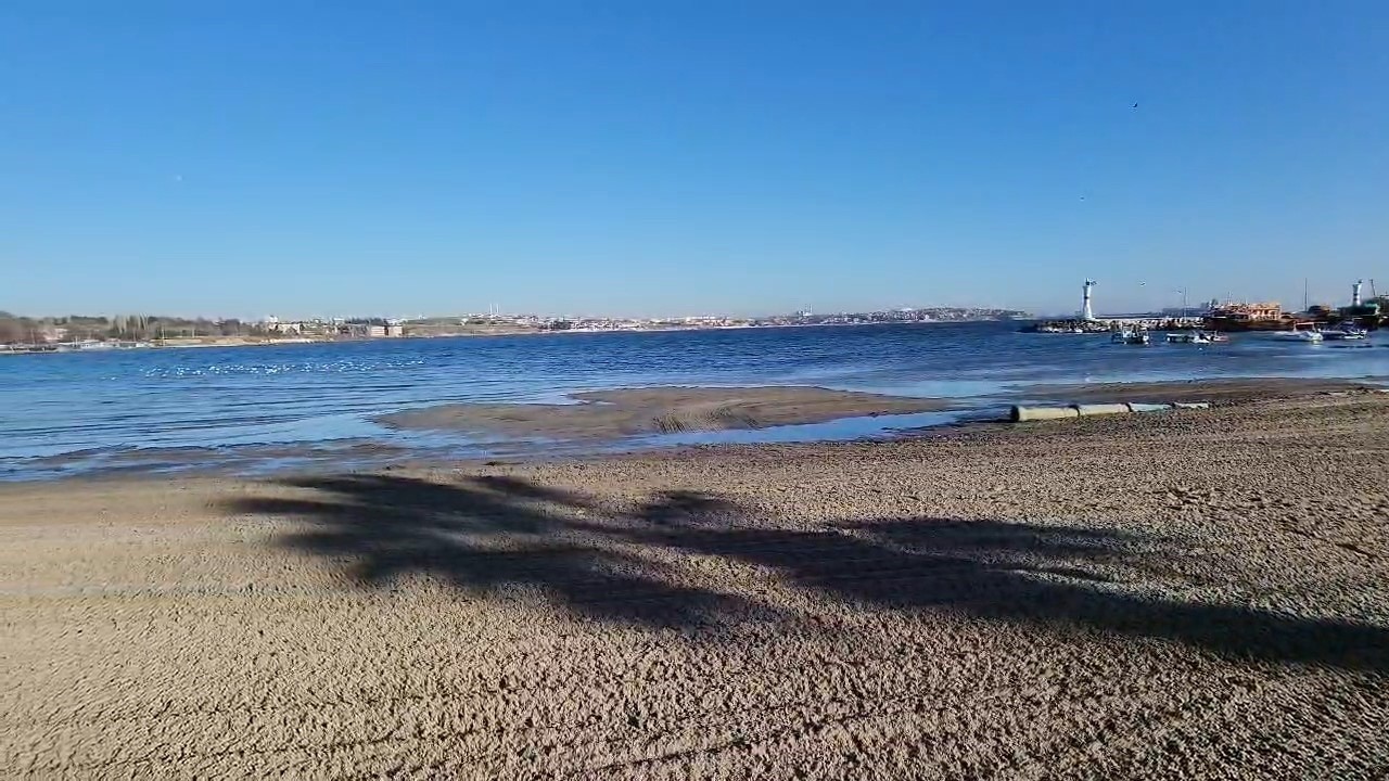 Tekirdağ’da deniz 20 metre çekildi
