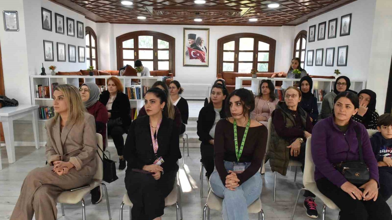 Zübeyde Hanım Kadın Eğitim ve Sosyal Tesisi’nde kadın sağlığı konuşuldu
