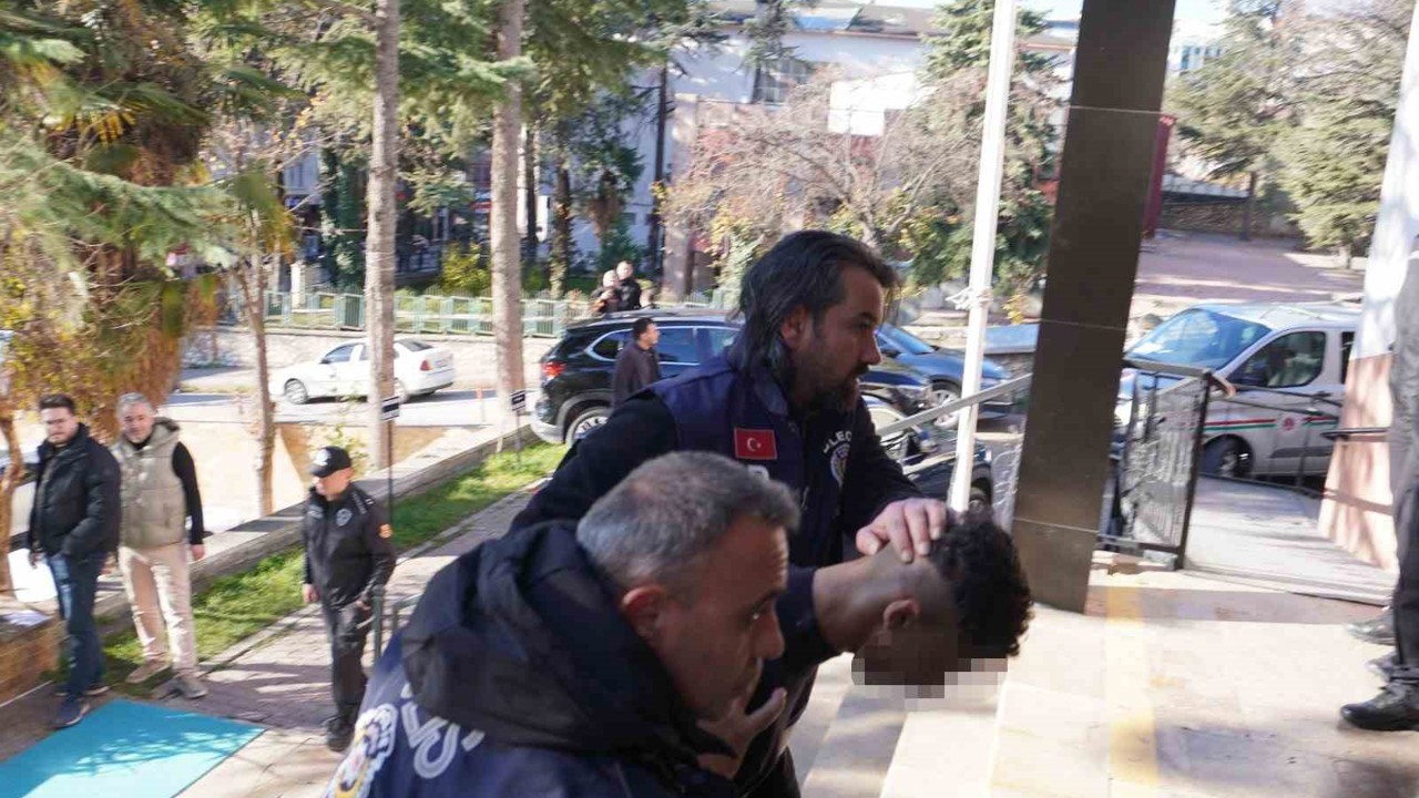 15 gün arayla bir kişiyi bıçakladı, bir kişiyi de öldürdü
