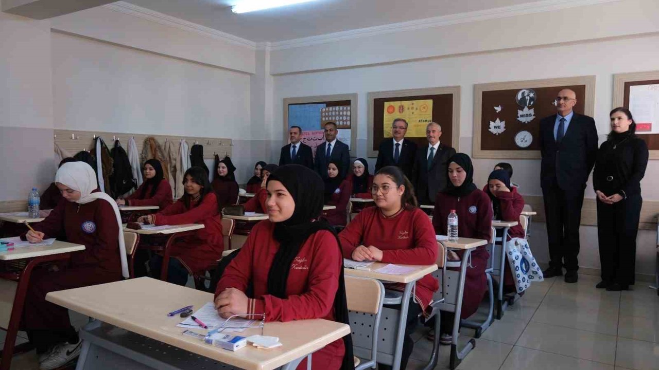 Şahinbey’de umre ödüllü kitap okuma yarışmasının 8’incisi düzenlendi
