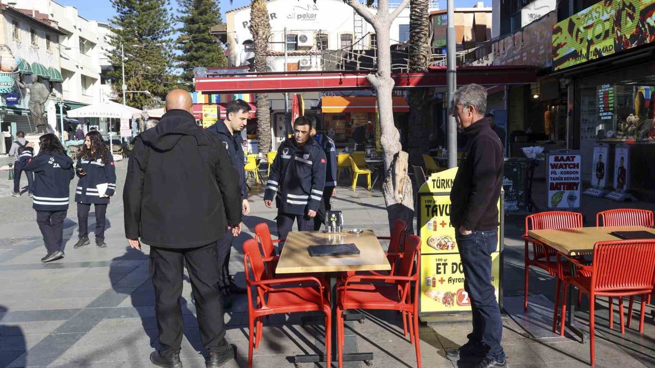 Büyükşehir Zabıtasından kaldırım işgallerine sıkı denetim
