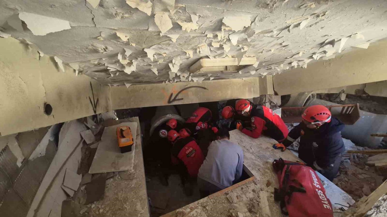 Enkazda yaralı aradılar: Tekirdağ’da deprem tatbikatı
