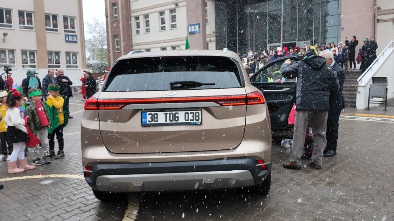 Başkan Büyükkılıç’ın Togg’u, Yerli Malı Haftası’nda öğrencilerle buluştu
