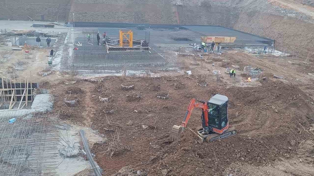 Antakya Belediyesi’nin yeni hizmet binası yükseliyor
