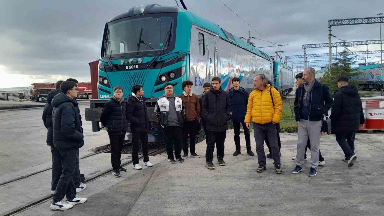Lise öğrencilerden yerli üretime teknoloji odaklı ziyaret
