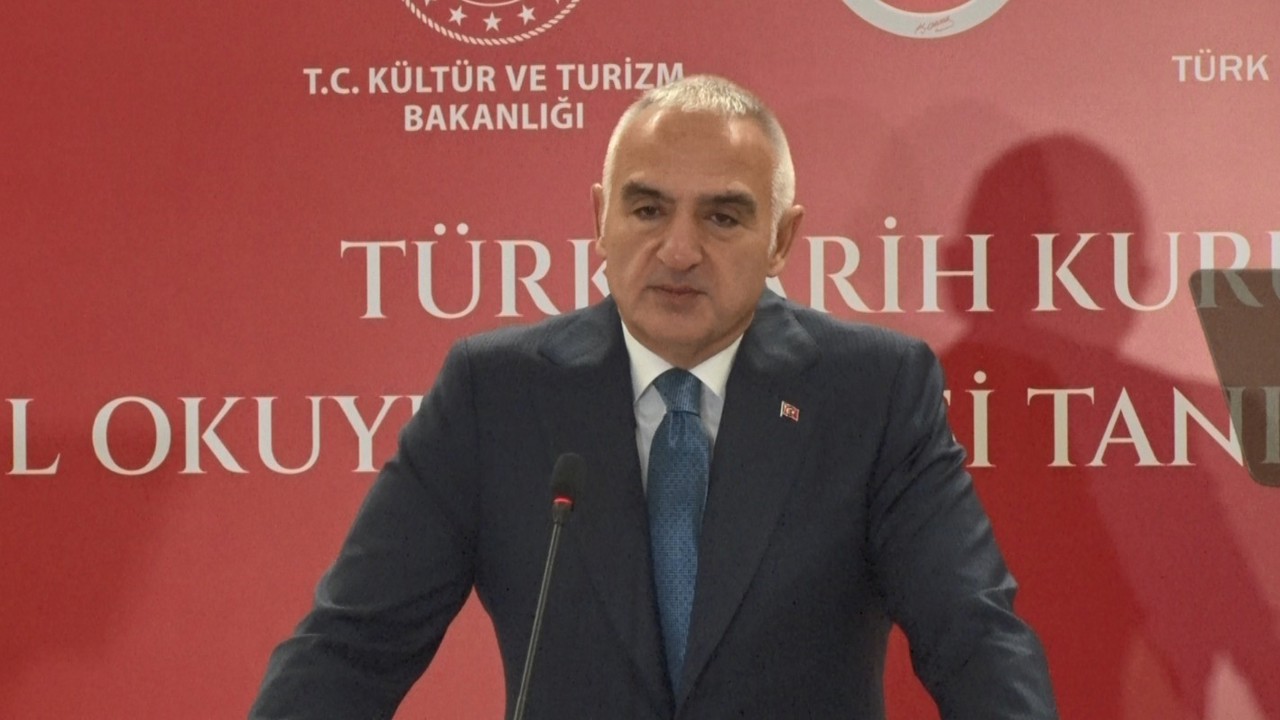 Bakan Ersoy: "Genel Okuyucu Dizisi’ ile başlatılan 100 kitaplık proje, özellikle gençlerin ‘tarih sıkıcı ve anlaşılmazdır’ algısını kıracak"
