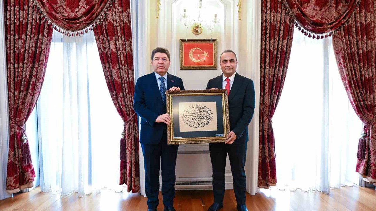 Rektör Akkaya, uluslararası başarıları Bakan Tunç’a anlattı
