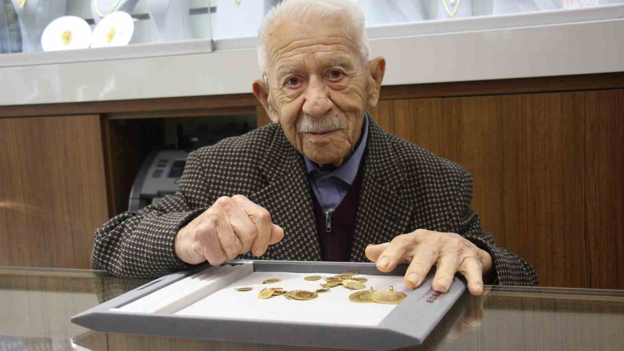 Aydınlı 90 yaşındaki sarraf Bezirgan: "Dürüstlük, iş hayatının altın anahtarıdır"
