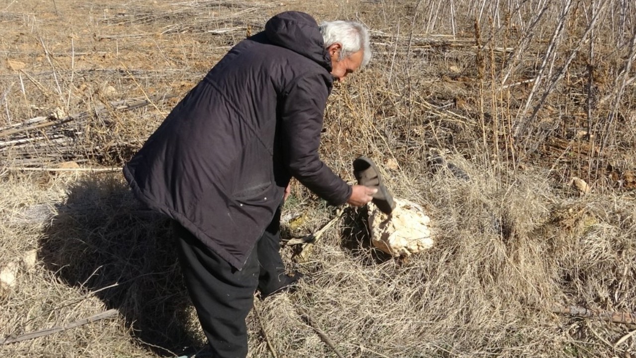 Çamurlu ayakkabısını çıkarıp markette alışveriş yapmıştı: "Yine olsa yine yaparım"
