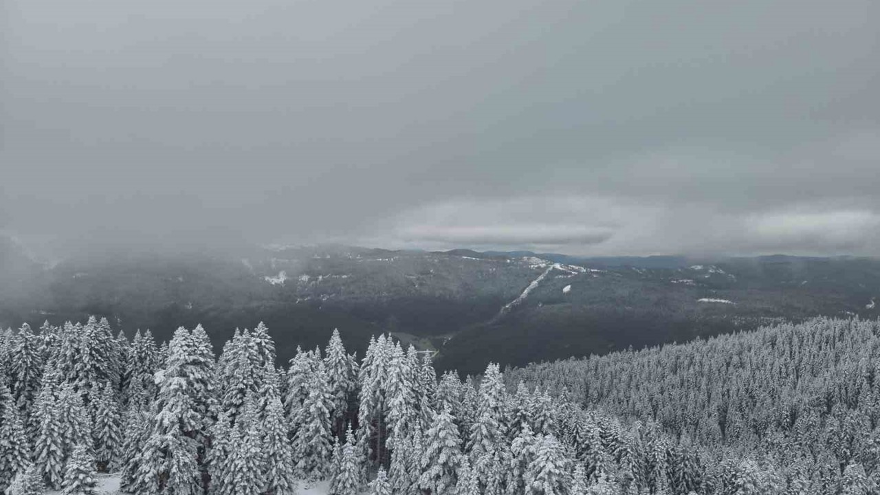 Karla kaplanan Ilgaz Dağı havadan görüntülendi
