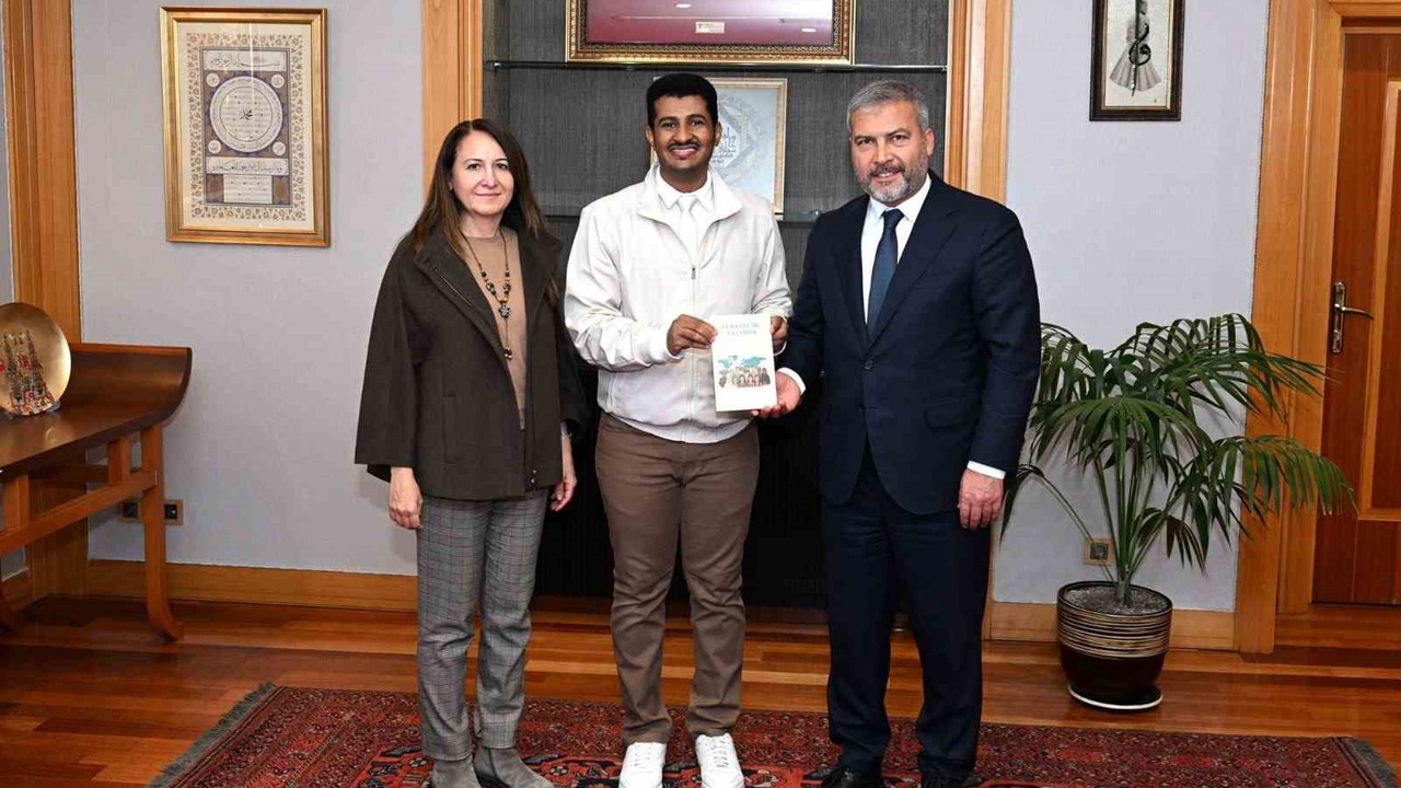 Anadolu Üniversitesi uluslararası öğrencisi 9’ncu Uluslararası Öğrenciler Kongresi’nden ödülle döndü
