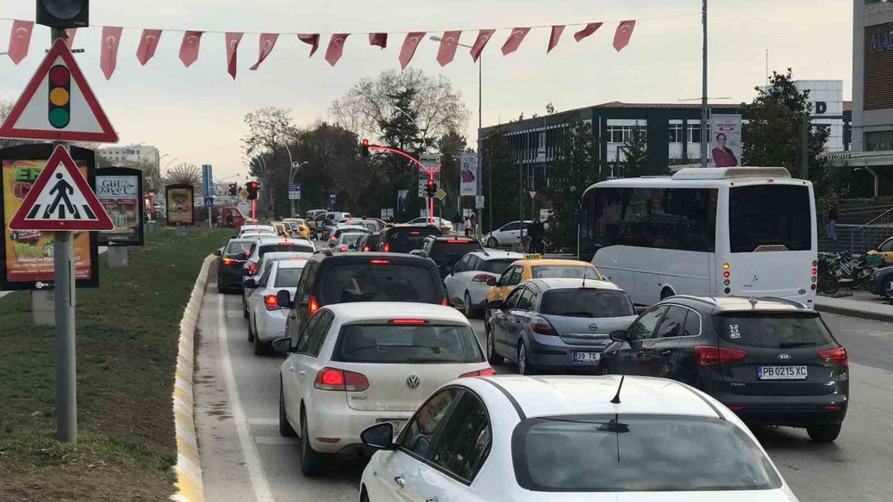 Edirne’de trafiğe kayıtlı araç sayısı 207 bin 555’e ulaştı
