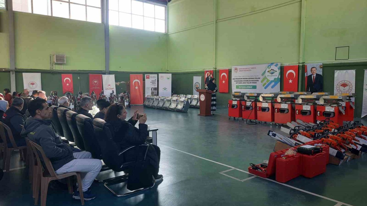 Bozkır’da çiftçilere makine ve ekipman desteği

