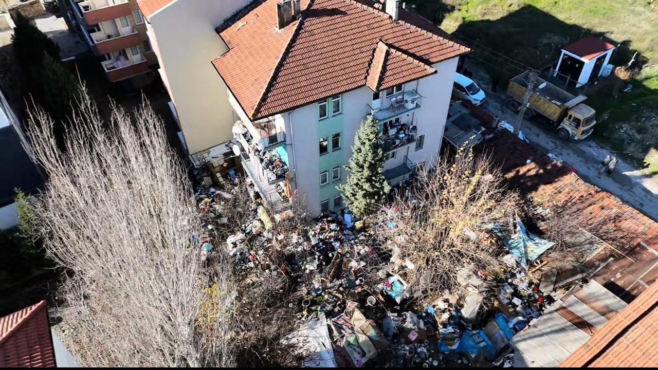 Böyle çöp ev görülmedi
