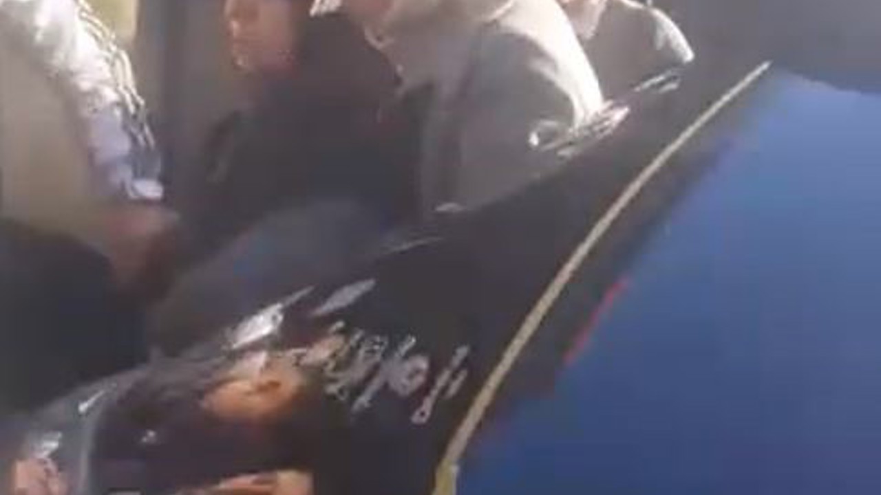 Küçükçekmece’de minibüsten yaşlı kadın düştü
