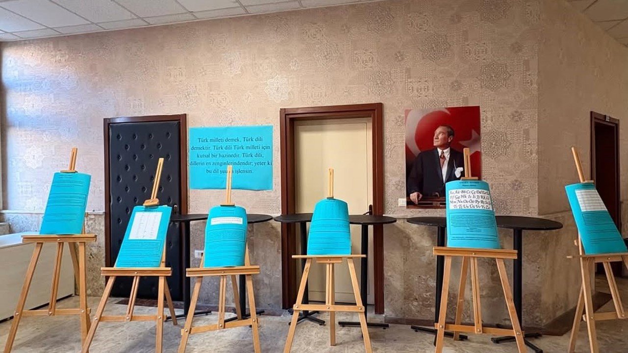 Türklerin tarih boyunca kullandığı alfabeler Denizli’de sergilendi
