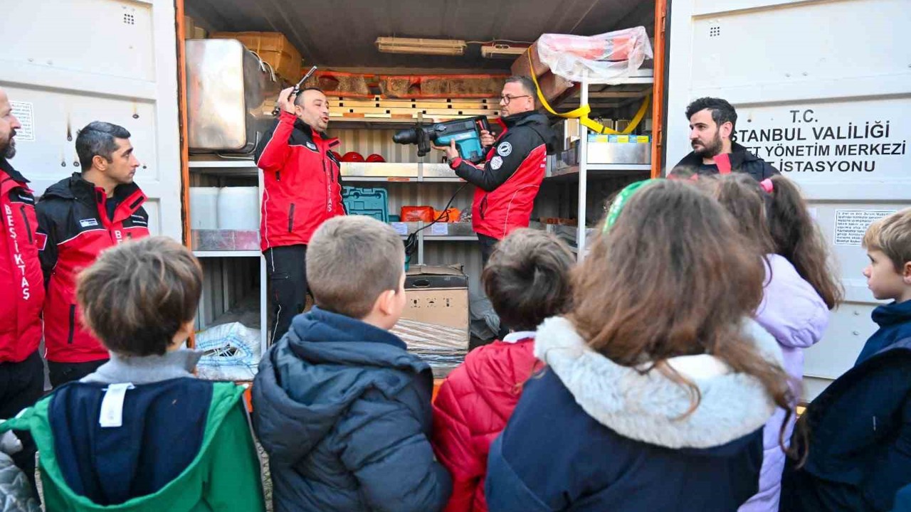 Beşiktaş Belediyesi minik öğrencilere afet bilinci eğitimi verdi
