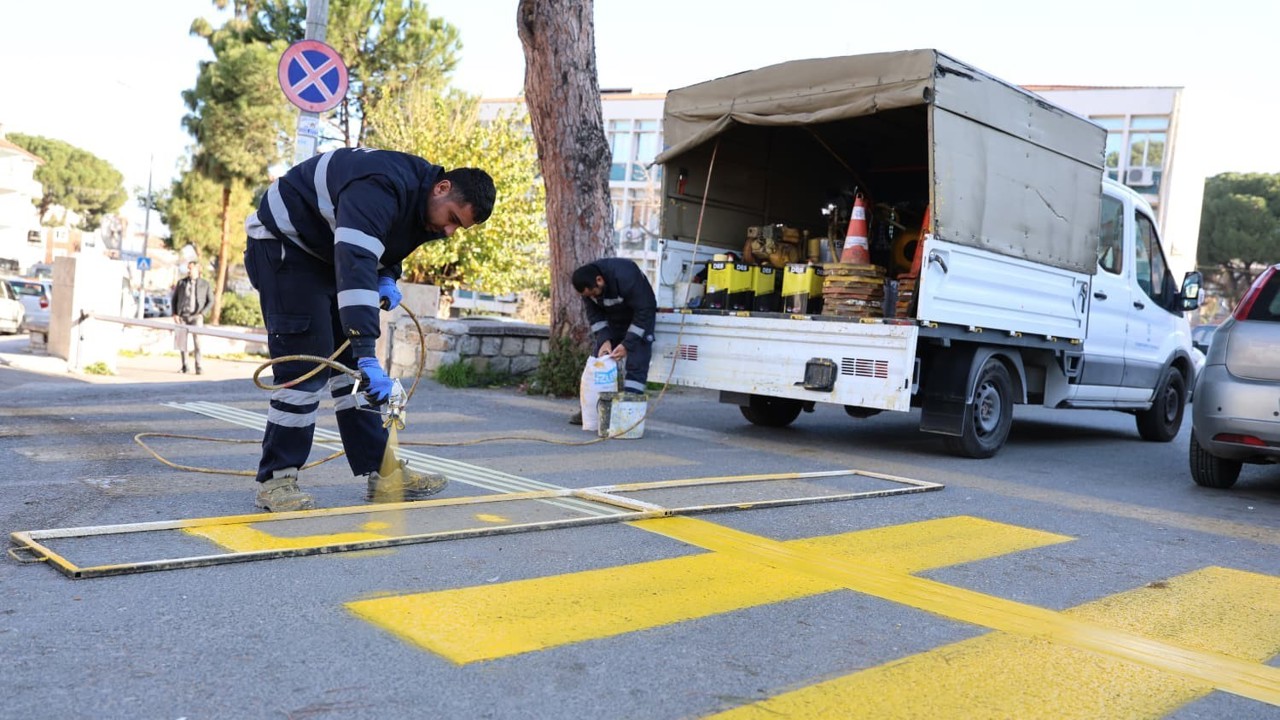Büyükşehir ekiplerinden Koçarlı ve Germencik’te hummalı çalışma
