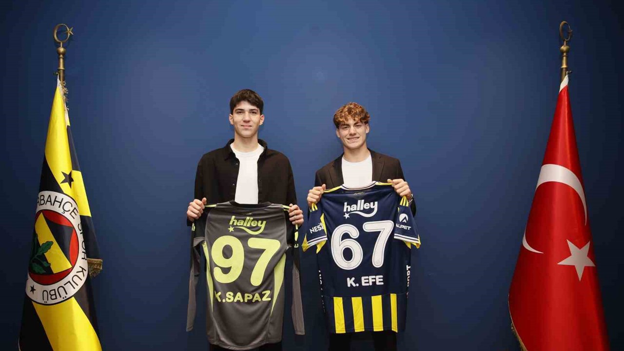 Fenerbahçe, Kamil Efe Üregen ve Kuzey Sapaz ile profesyonel sözleşme imzaladı
