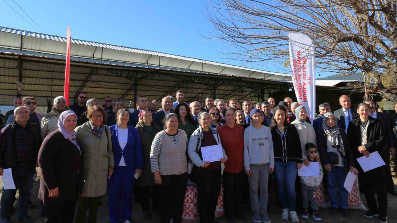 Ortaca’da ‘Süt Sığırcılığı Sağım Hijyeni ve Sanitasyon Sertifikaları’ dağıtıldı

