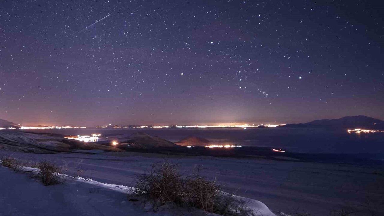 Geminid meteorları Bitlis’te kartpostallık manzaralar oluşturdu
