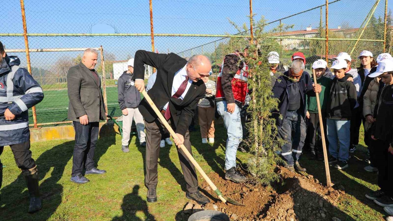 Yeşil Düzce’de fidanlar toprakla buluştu
