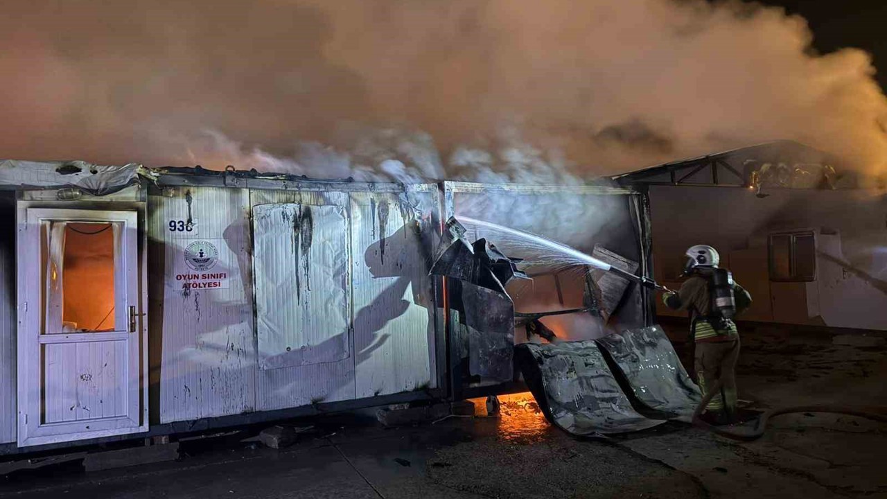 Alevlere teslim olan 6 konteyner yandı
